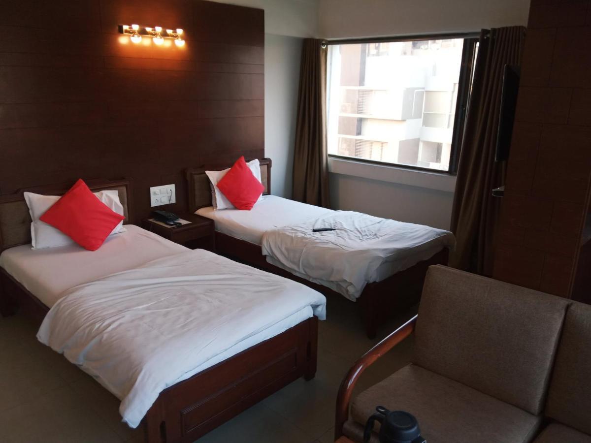 Hotel Apex أحمد أباد المظهر الخارجي الصورة