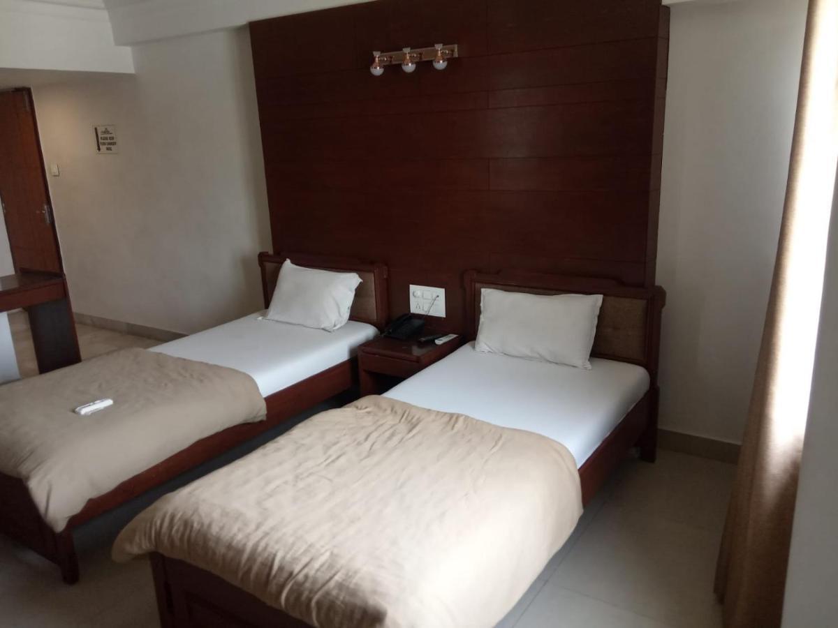 Hotel Apex أحمد أباد المظهر الخارجي الصورة