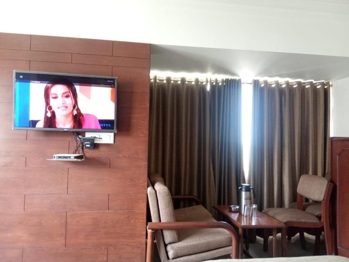 Hotel Apex أحمد أباد المظهر الخارجي الصورة