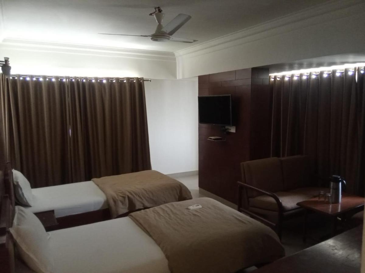 Hotel Apex أحمد أباد المظهر الخارجي الصورة