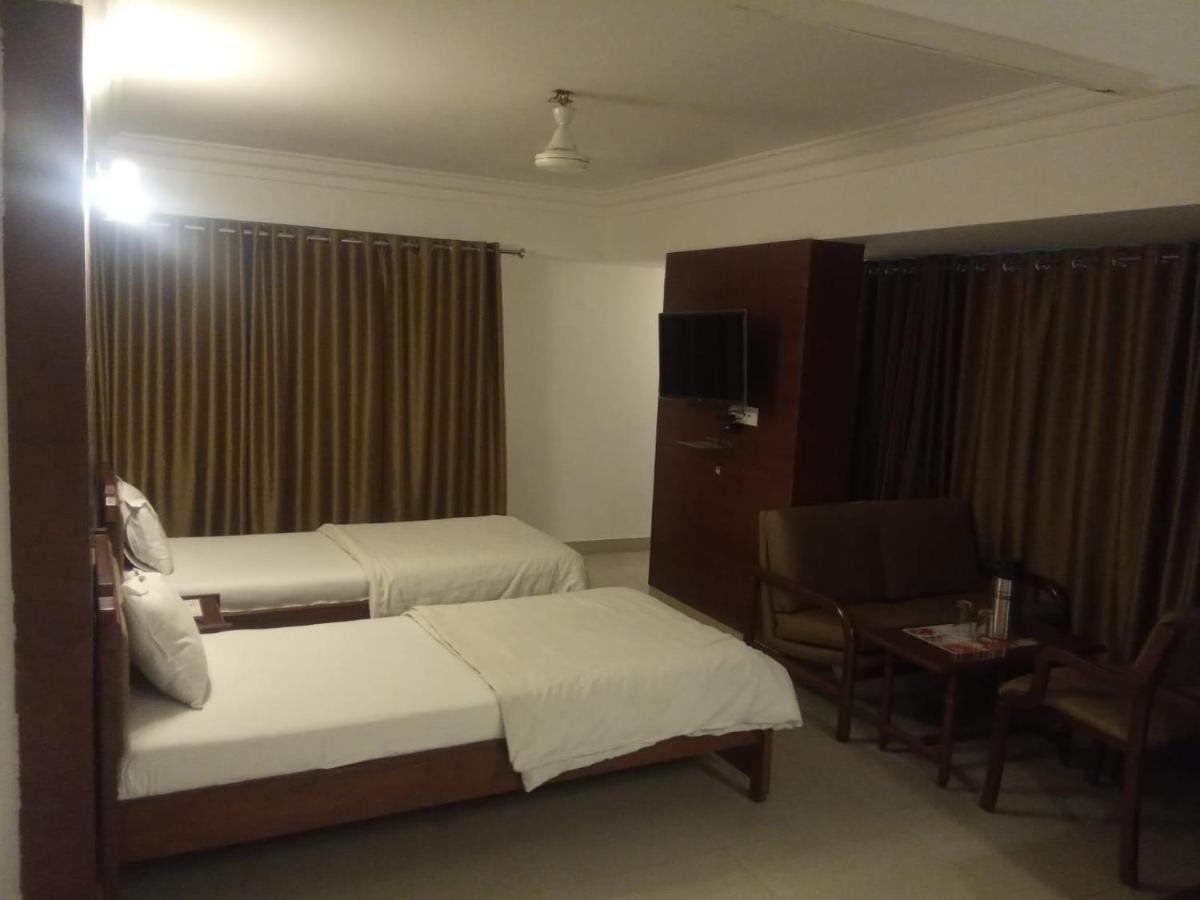 Hotel Apex أحمد أباد المظهر الخارجي الصورة