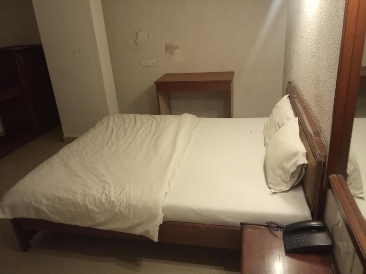 Hotel Apex أحمد أباد المظهر الخارجي الصورة